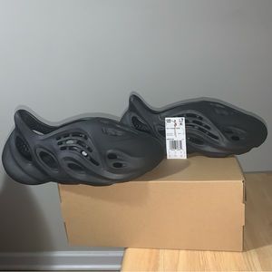 Adidas Yeezy Foam RNR Onyx